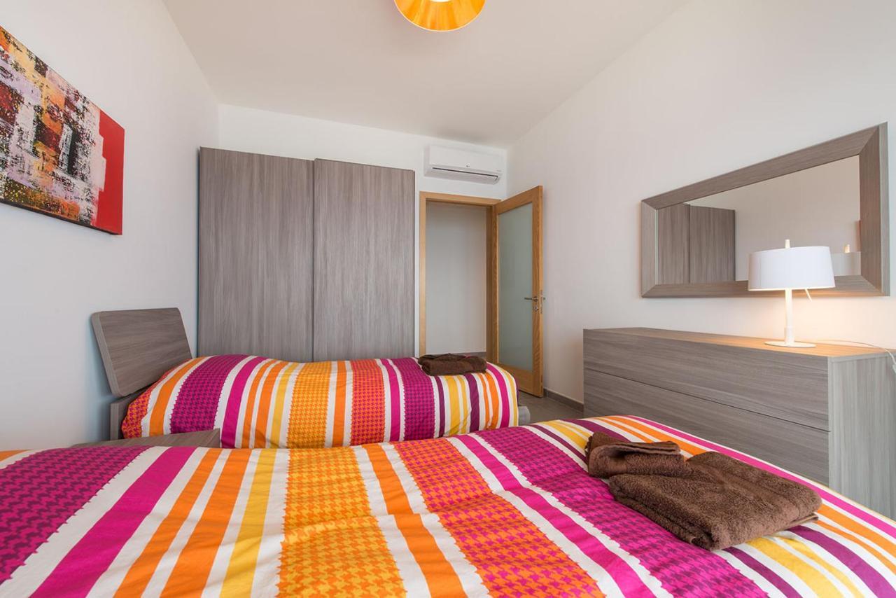 Seafront Apartment Слима Экстерьер фото