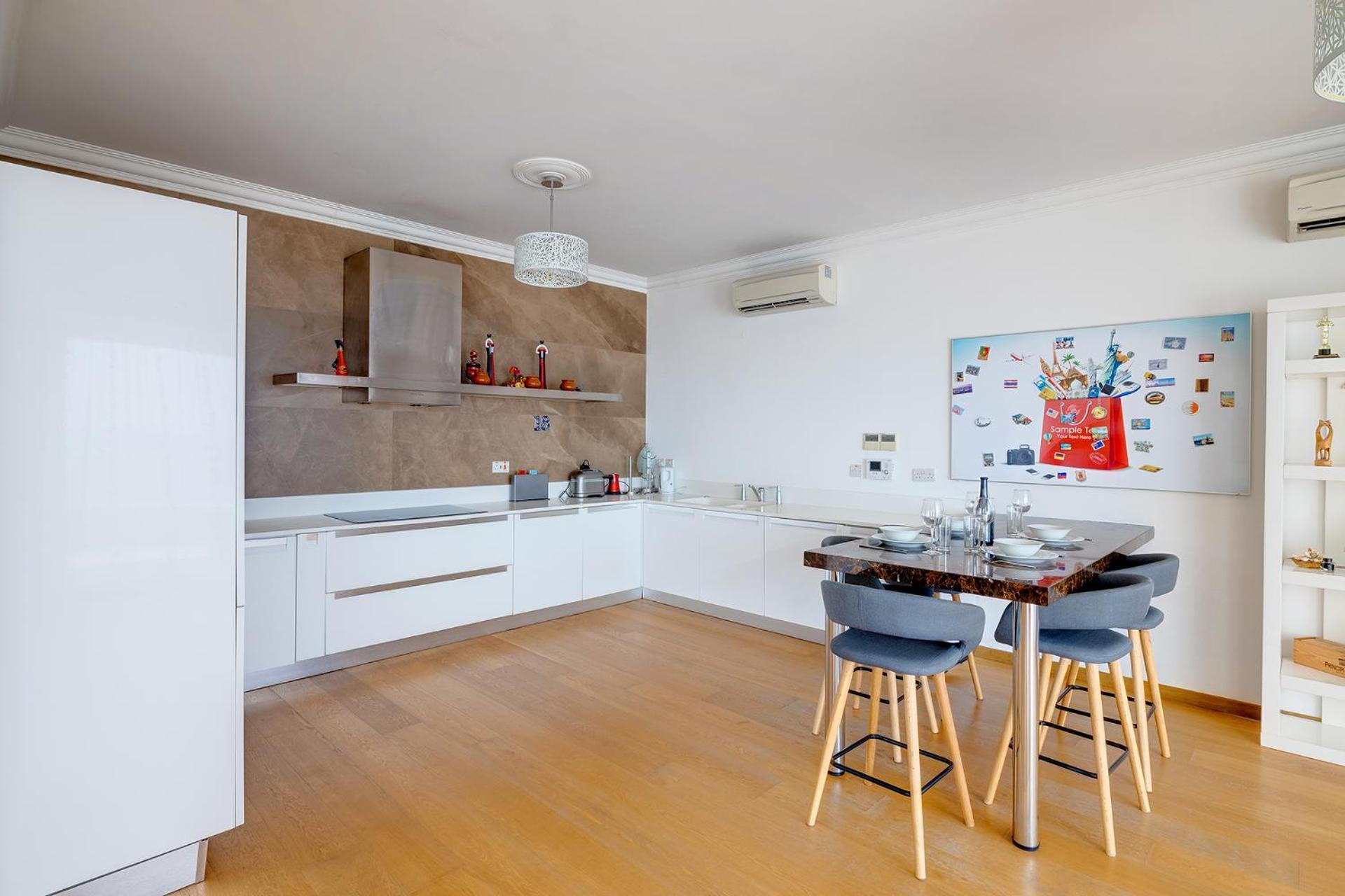 Seafront Apartment Слима Экстерьер фото