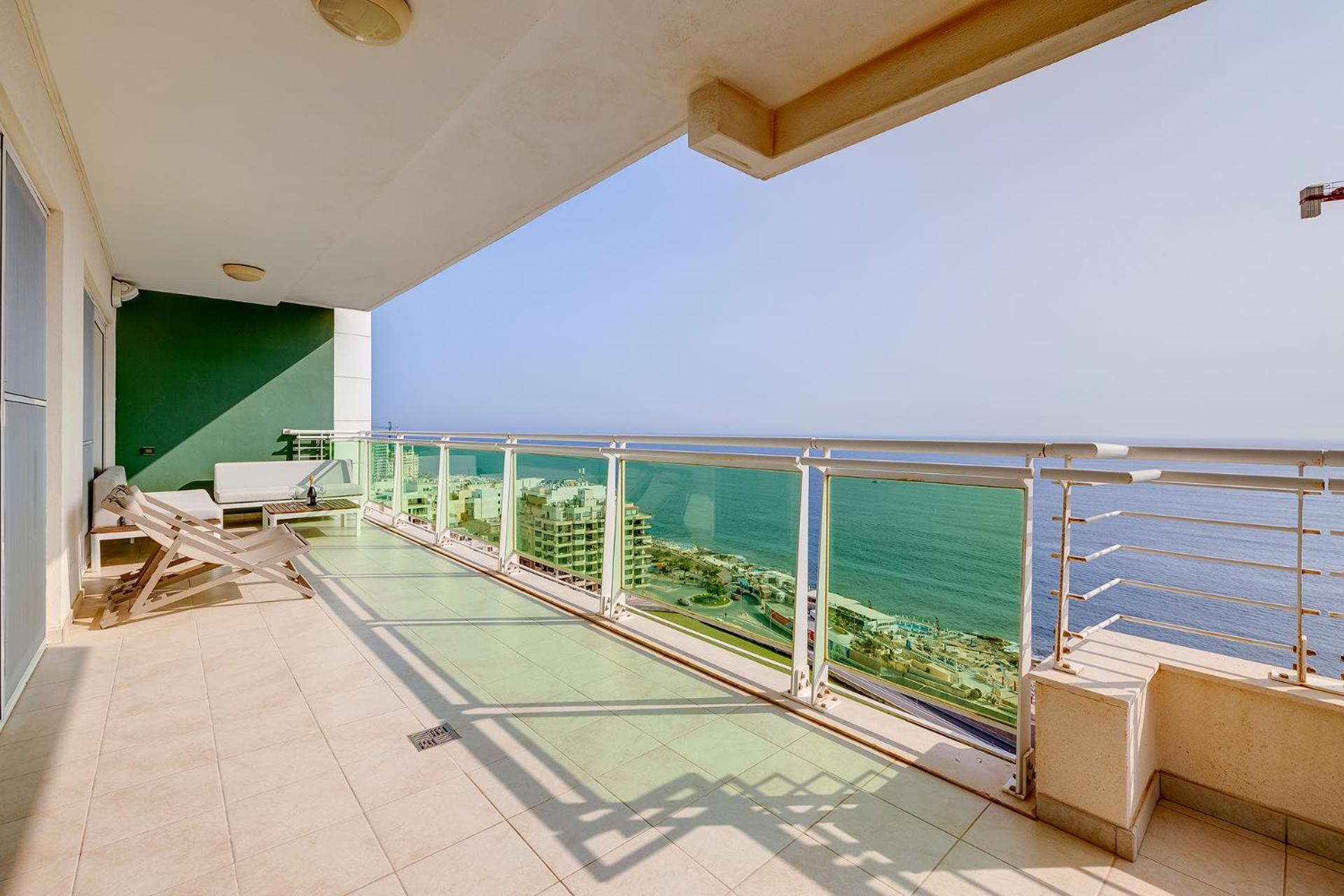 Seafront Apartment Слима Экстерьер фото