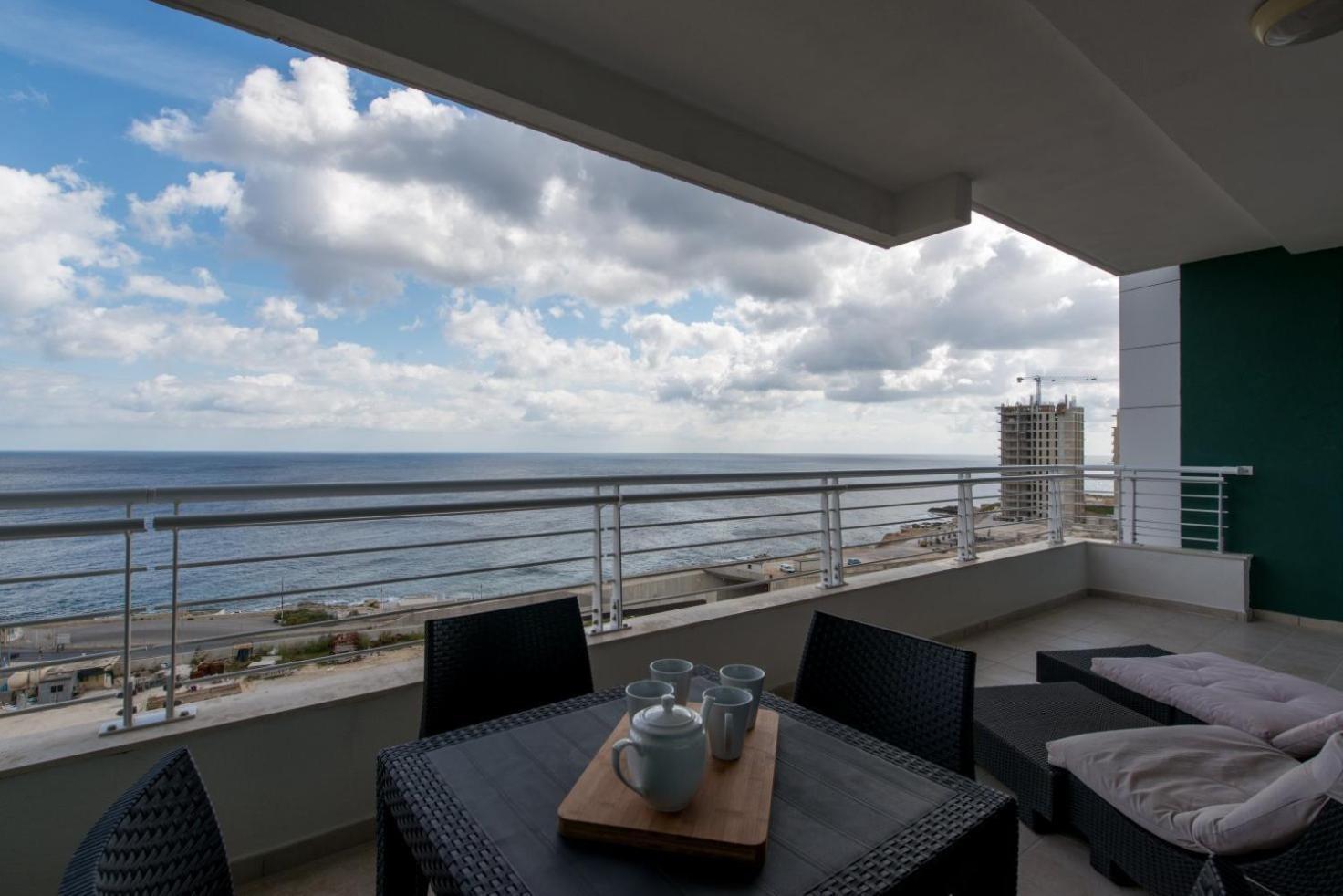 Seafront Apartment Слима Номер фото