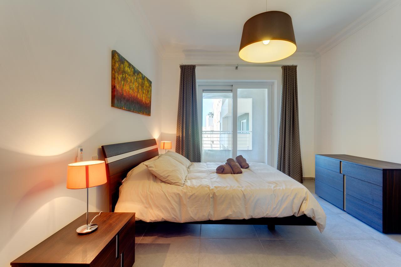 Seafront Apartment Слима Экстерьер фото